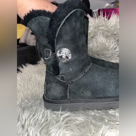 UGG Bailey Button Bling
Swarovski Winter Boots Womens
Size 6 Black - Picture 6 of 7